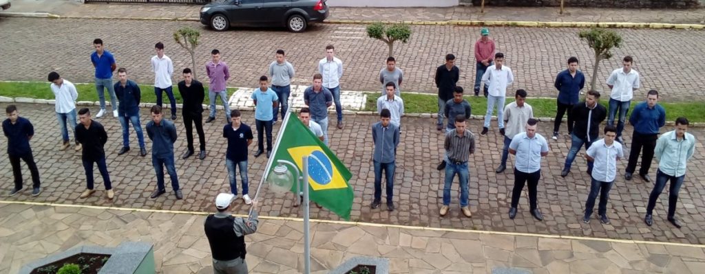 Trinta jovens prestaram juramento a bandeira em Mormaço