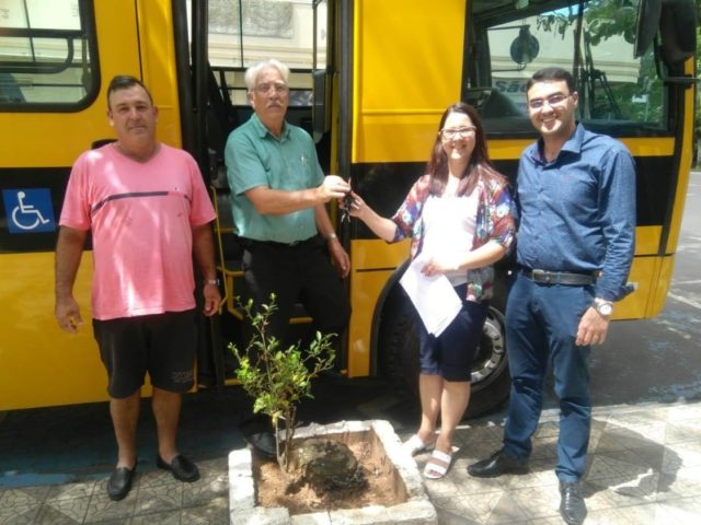 Soledade recebe ônibus do Programa Caminho da Escola