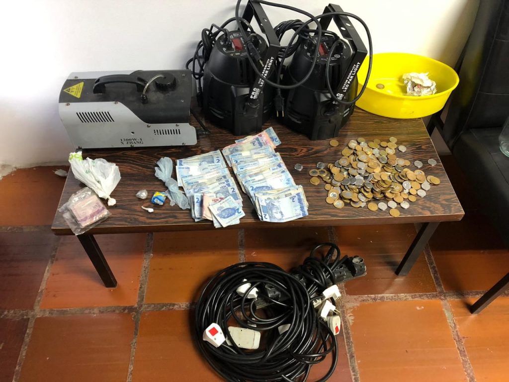 Polícia Civil cumpre mandado de busca e apreensão por tráfico de drogas e receptação em boate na cidade de Arvorezinha