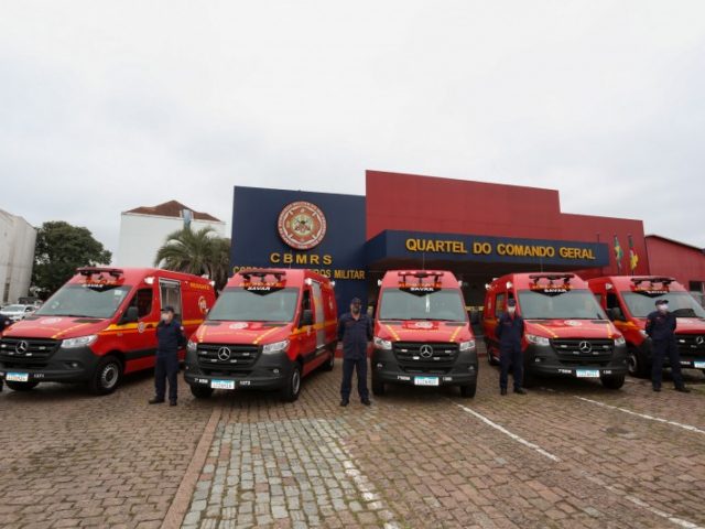 Governo entrega cinco novas ambulâncias ao Corpo de Bombeiros Militar