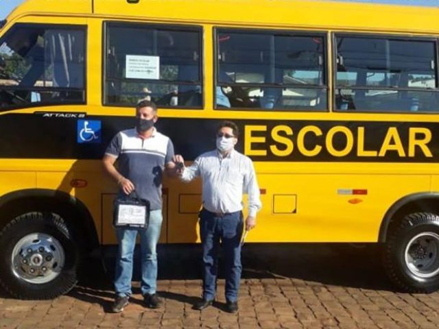 Prefeitura de Mormaço recebe novo ônibus para transporte escolar