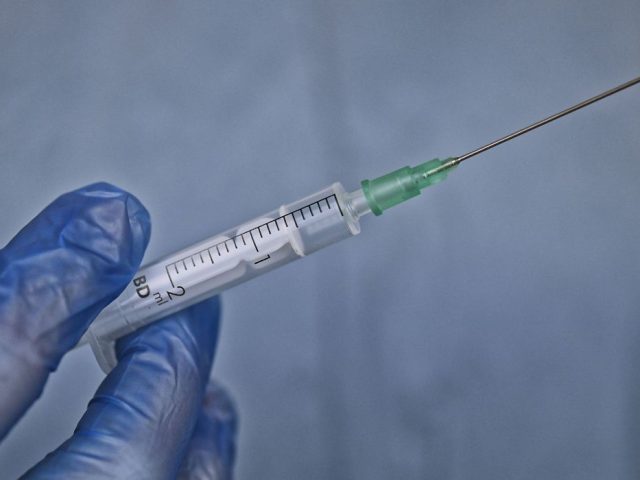 Autorização para vacina poderá ser dada em até 10 dias, diz Anvisa