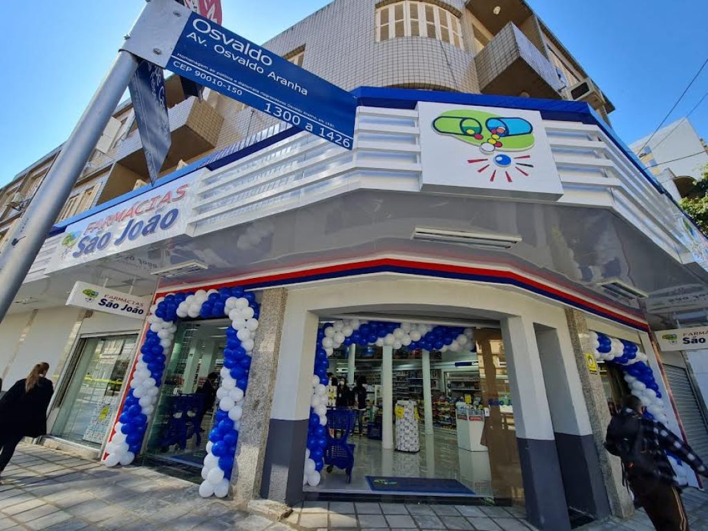 Rede de Farmácias São João inaugura 70ª loja em Porto Alegre e anuncia parceria para criação do Memorial da Gratidão