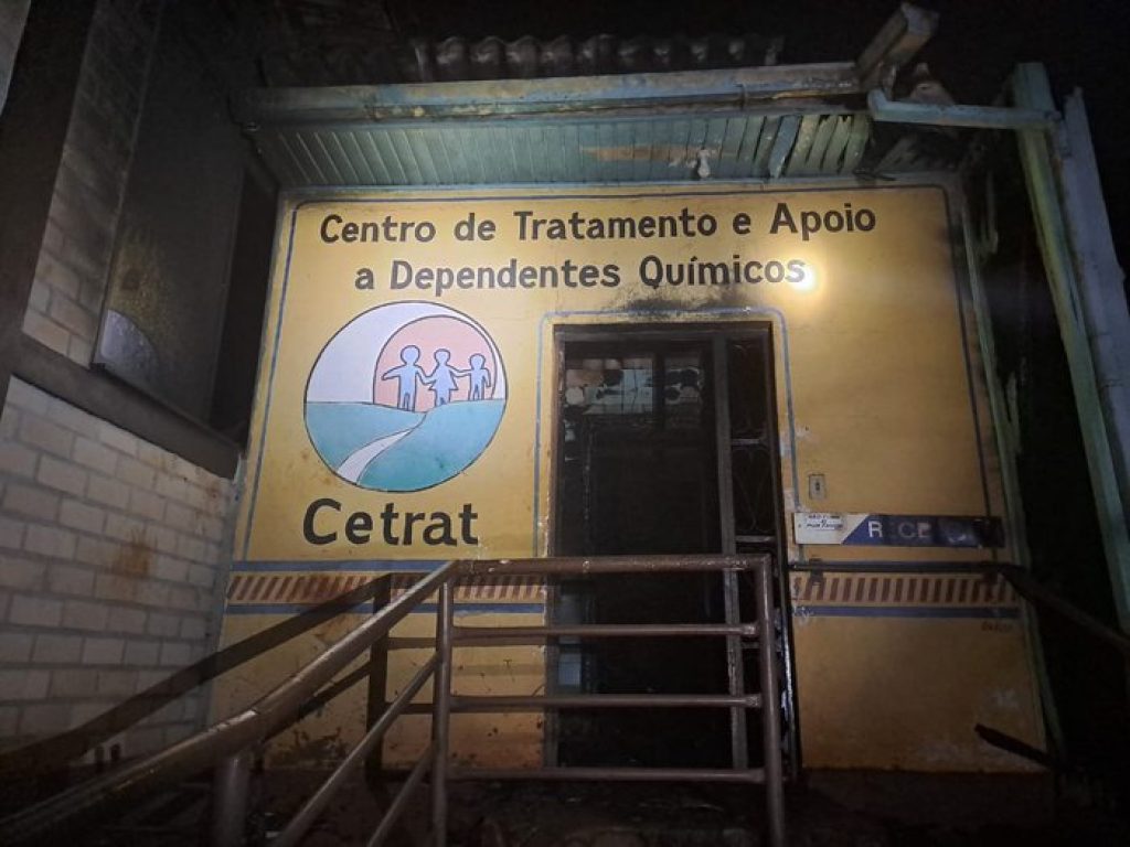 Incêndio em centro de tratamento deixa 11 mortos em Carazinho