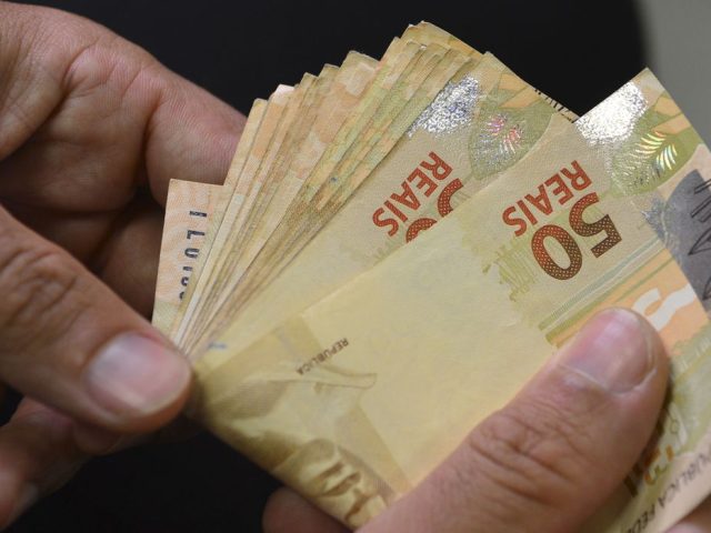 Economia Trabalhadores nascidos em novembro podem sacar até R$ 1 mil no FGTS