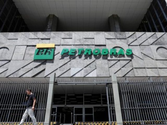 Petrobras anuncia redução no preço da gasolina a partir de quarta-feira