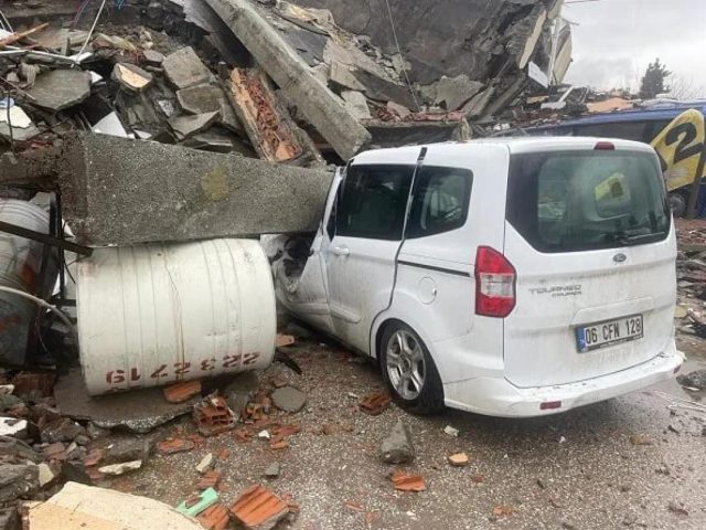 Turquia registra segundo forte terremoto; número de mortos passa de 2,7 mil