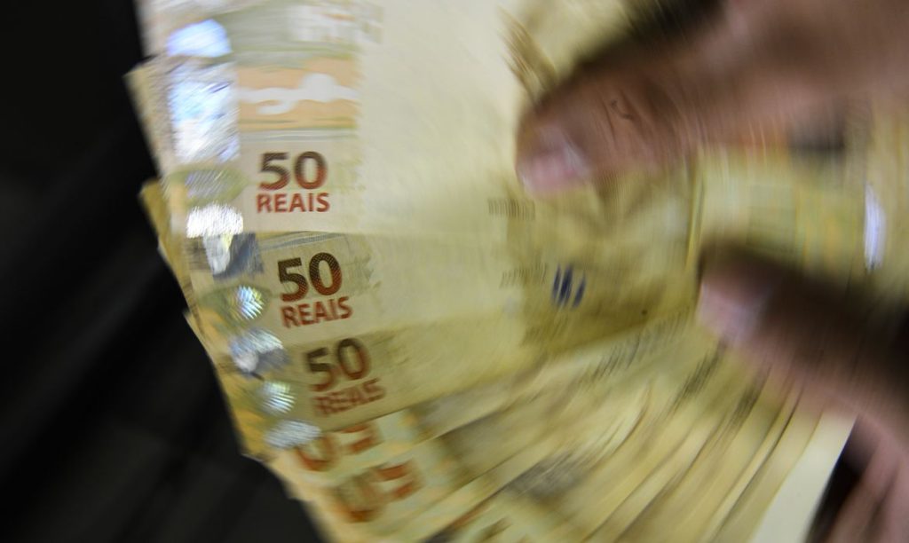 Economia Salário mínimo de R$ 1.320 entra em vigor nesta segunda