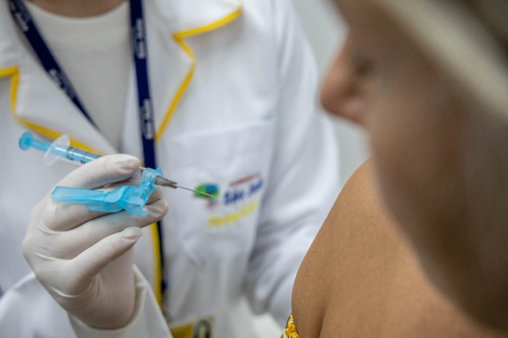 Nova vacina contra a dengue já está disponível na Rede de Farmácias São João