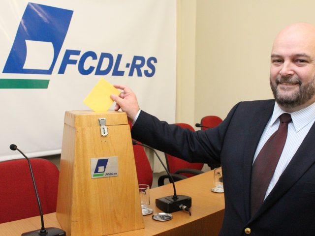 Vitor Augusto Koch é reeleito para presidência da FCDL-RS