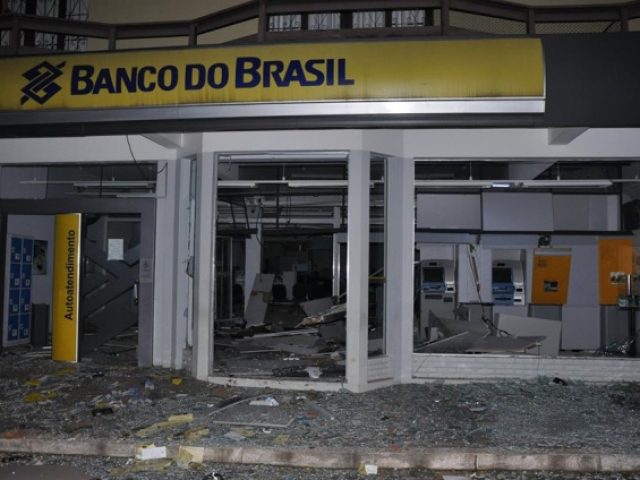 Criminosos explodem agência bancária em Arvorezinha