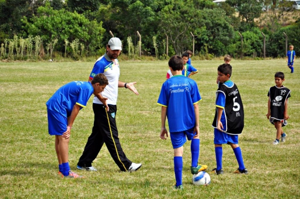 Parceria possibilita oficina de futebol a crianças ernestinenses