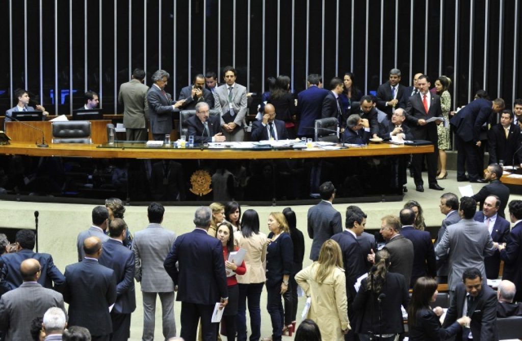 Câmara aprova limite a gasto de campanha e outras alterações em regras eleitorais