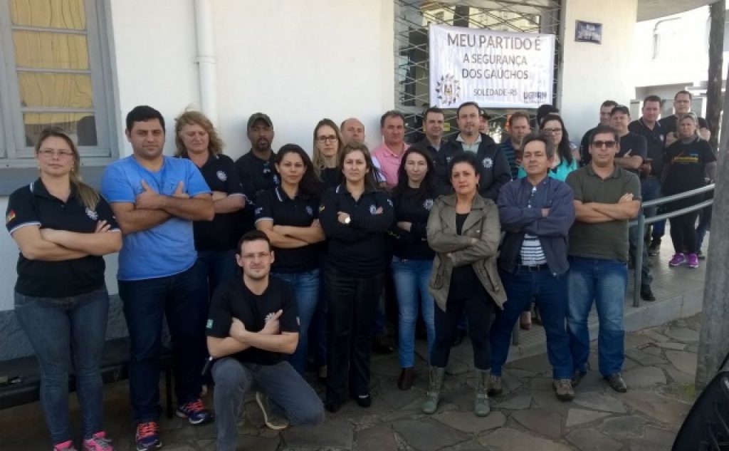 Policiais Civis da 24ª região protestam contra o parcelamento de salários