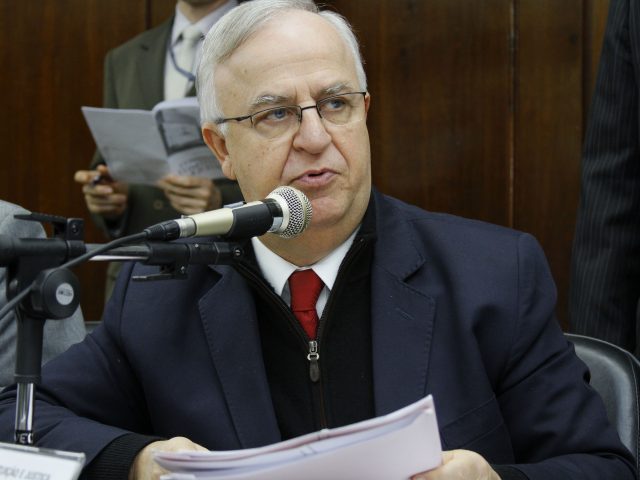 Deputado Basegio entrega carta de renúncia à Mesa Diretora da Assembleia