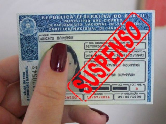 Edital do Detran  adverte 66,5 mil condutores com direito de dirigir suspenso