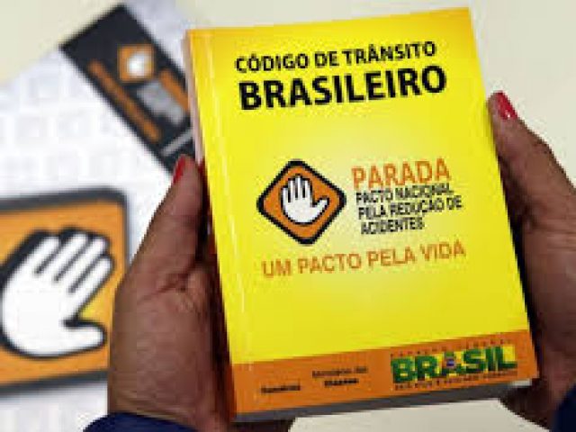 Dilma sanciona regras mais rígidas do Código de Trânsito
