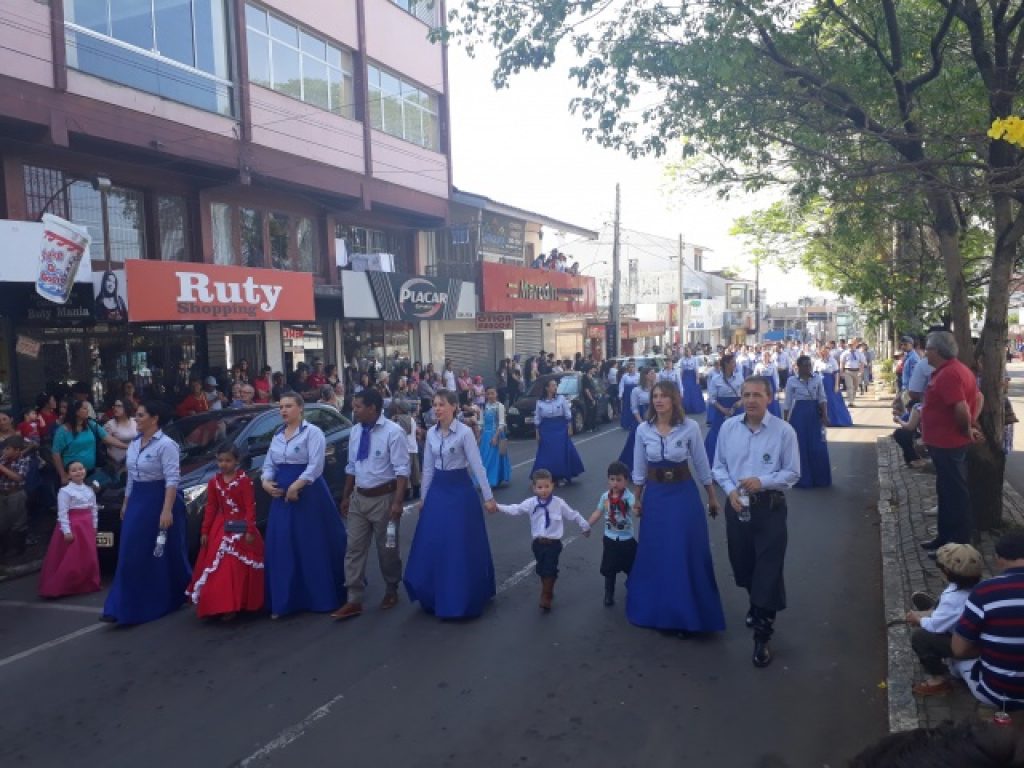 Desfile Farroupilha é prestigiado por cerca de 3.000 pessoas em Soledade