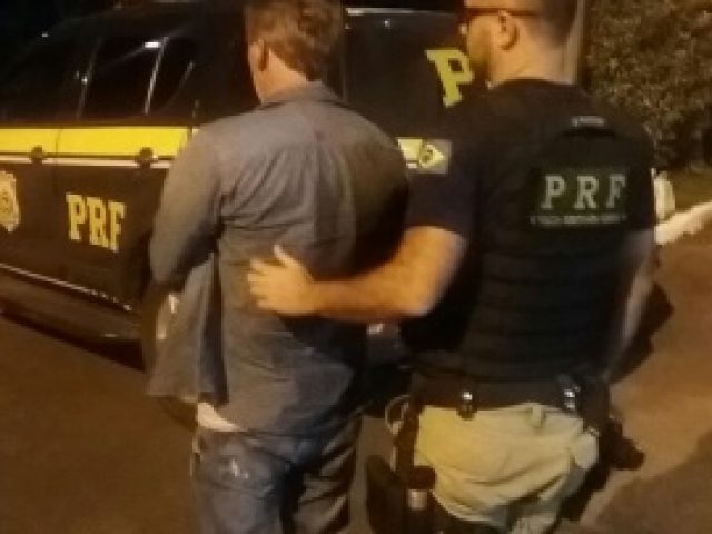 PRF prende condutor alcoolizado e com CNH falsa em Lajeado