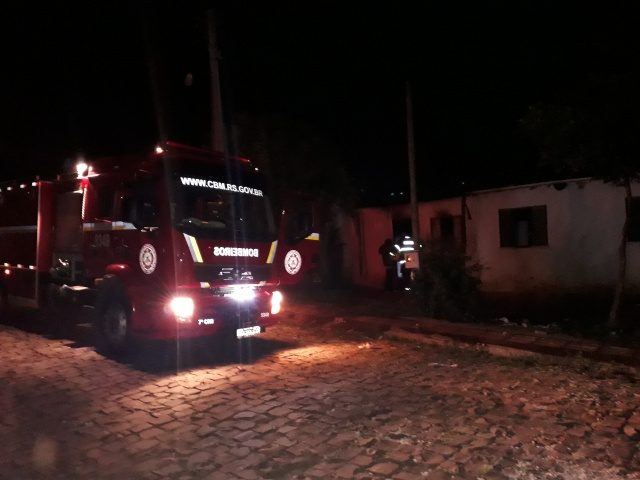 Corporação de Bombeiros atende incêndio em residência em Soledade