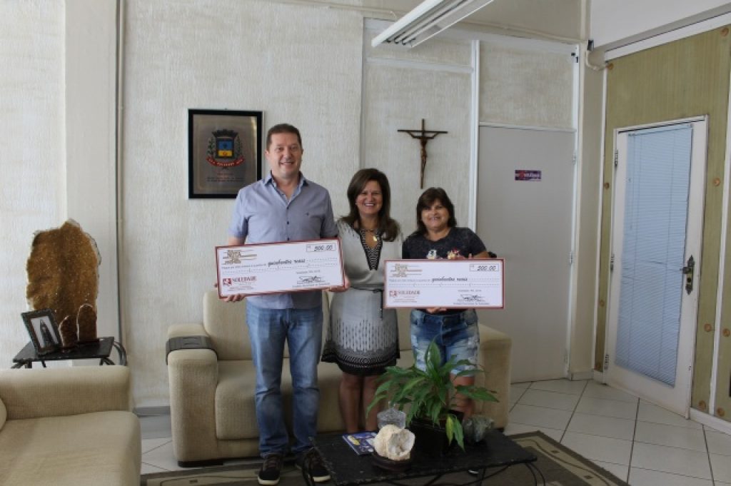 Campanha Sua Nota Vale Prêmios realiza entrega de dois cheques de R$ 500,00