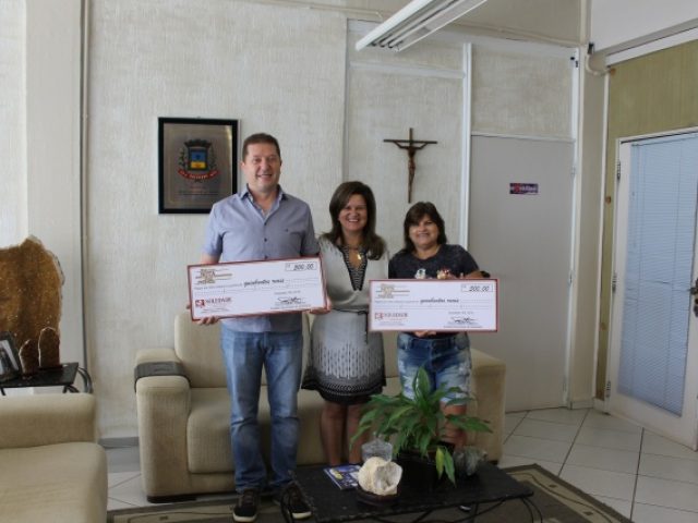 Campanha Sua Nota Vale Prêmios realiza entrega de dois cheques de R$ 500,00