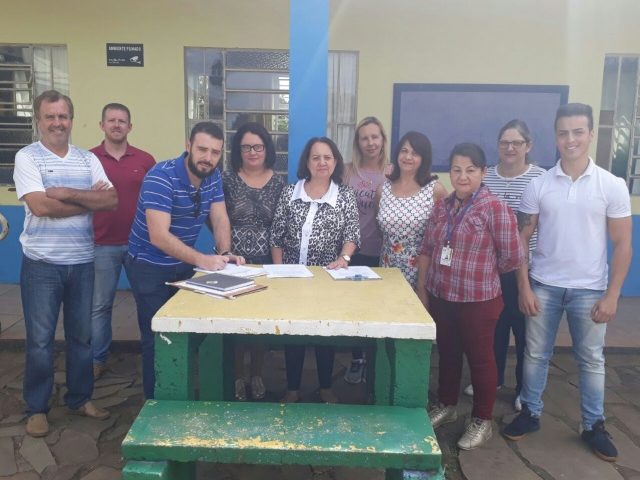 Assinada ordem de início de obras nas Escolas Capistrano de Abreu e Eurípedes Dalla Costa