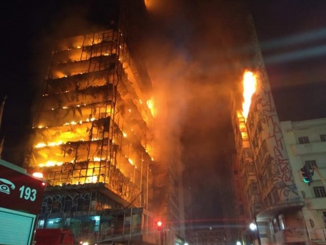 Prédio desaba após incêndio no Centro de São Paulo